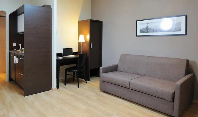 Ξενοδοχείο με διαμερίσματα Residhome Caserne De Bonne